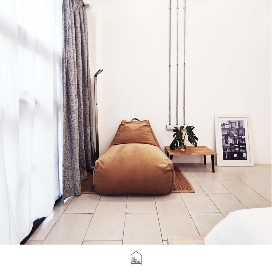 The Companion Hostel Bangkok Bagian luar foto