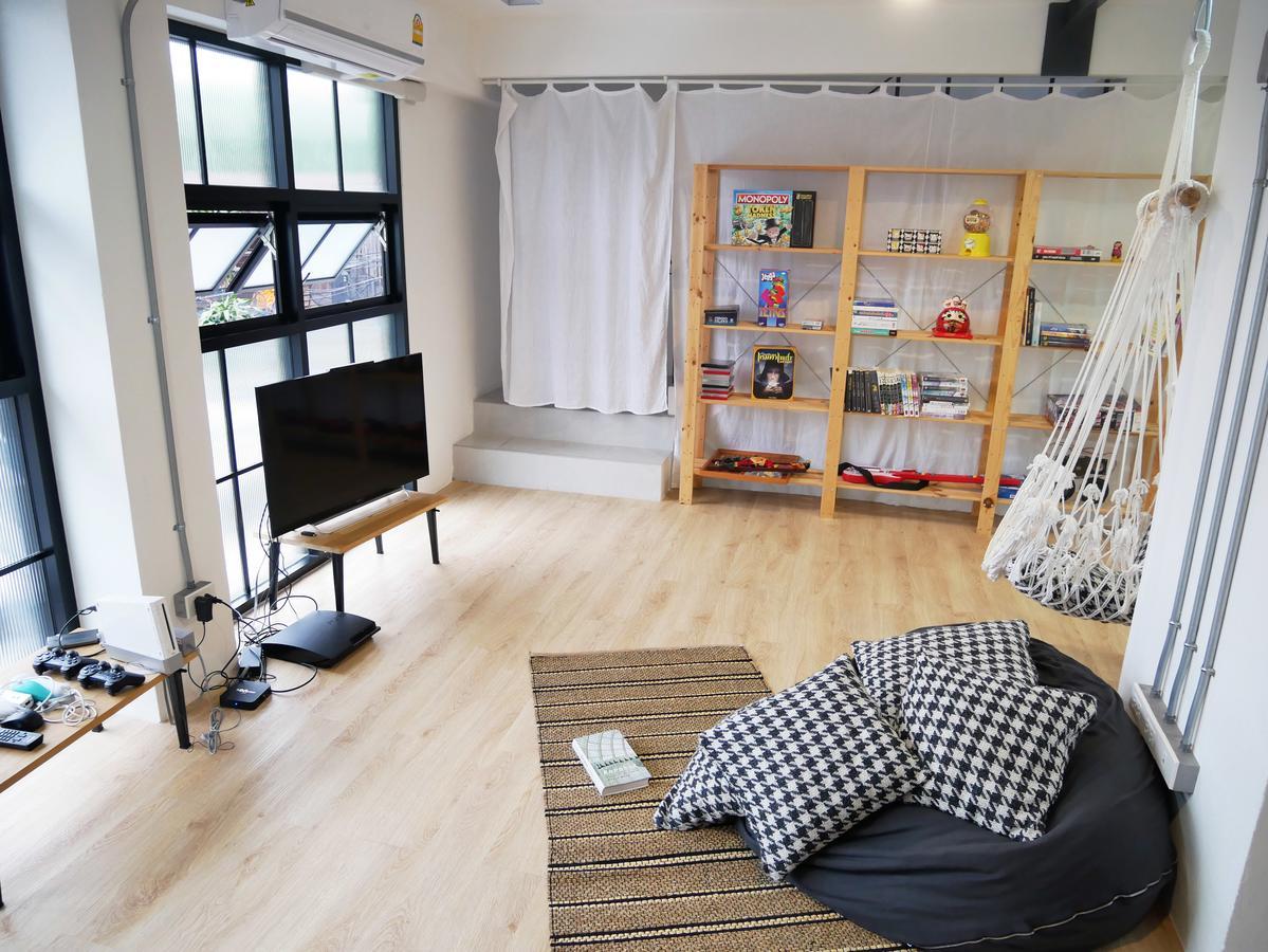 The Companion Hostel Bangkok Bagian luar foto