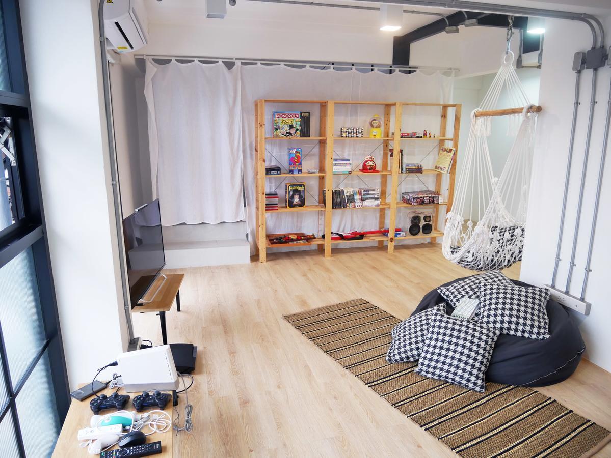 The Companion Hostel Bangkok Bagian luar foto