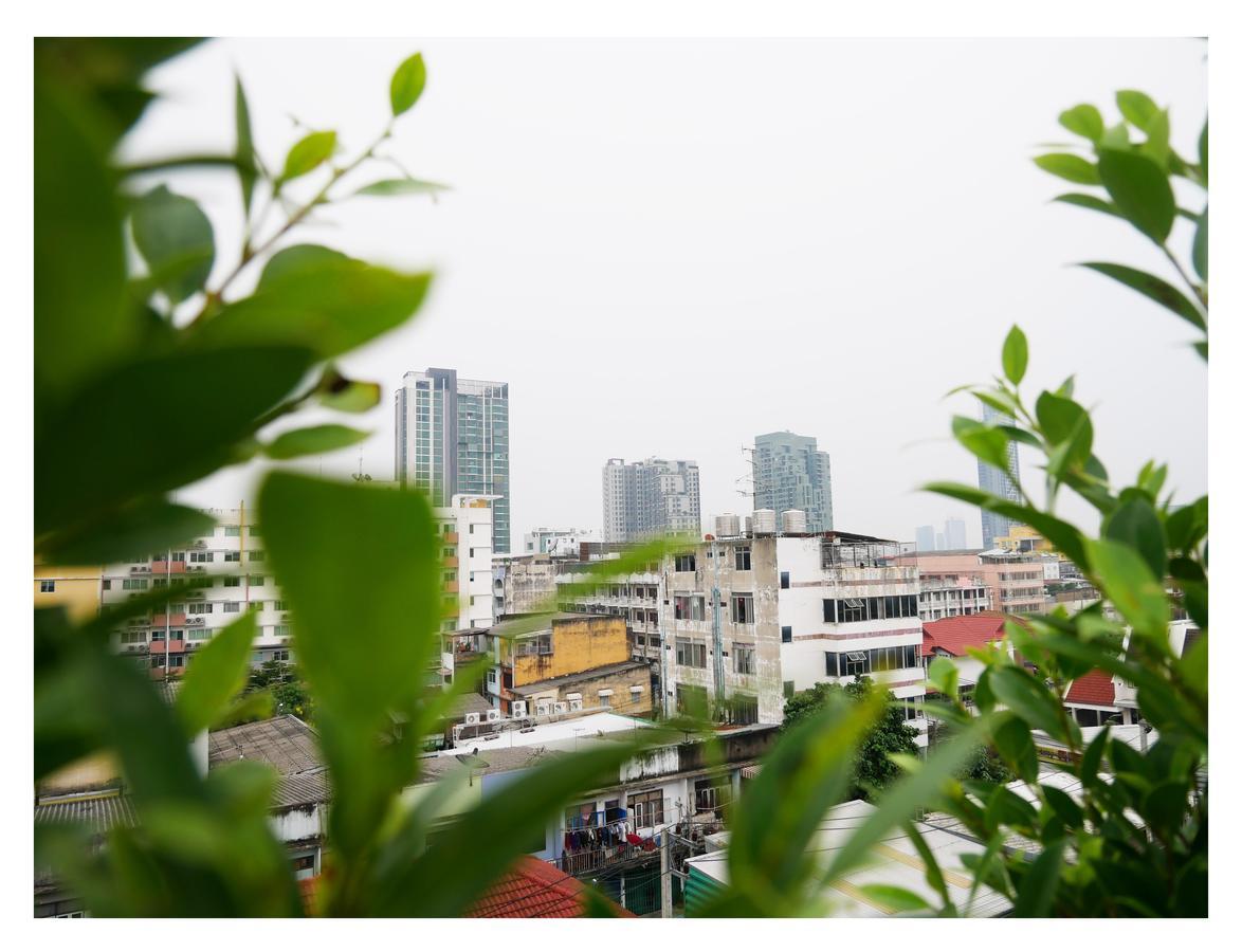 The Companion Hostel Bangkok Bagian luar foto