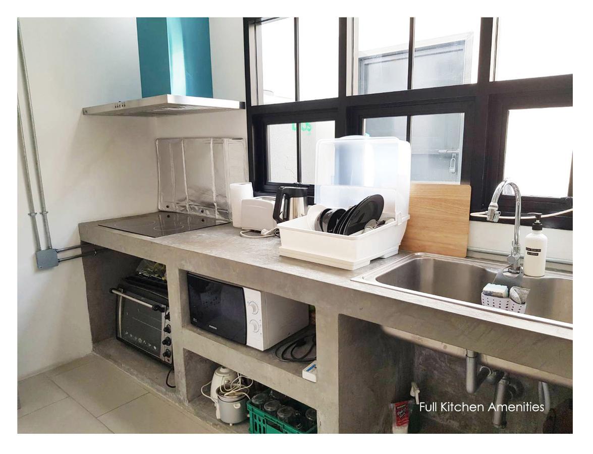 The Companion Hostel Bangkok Bagian luar foto