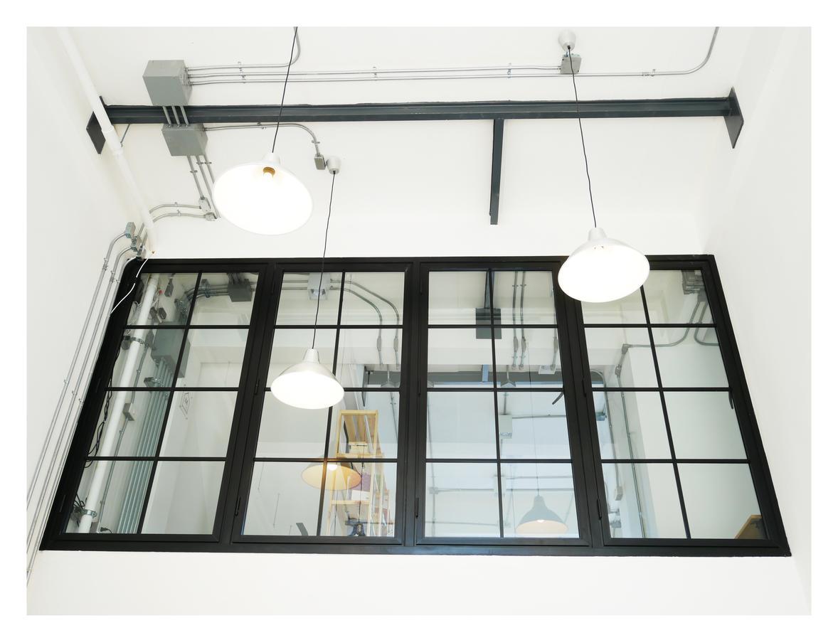 The Companion Hostel Bangkok Bagian luar foto