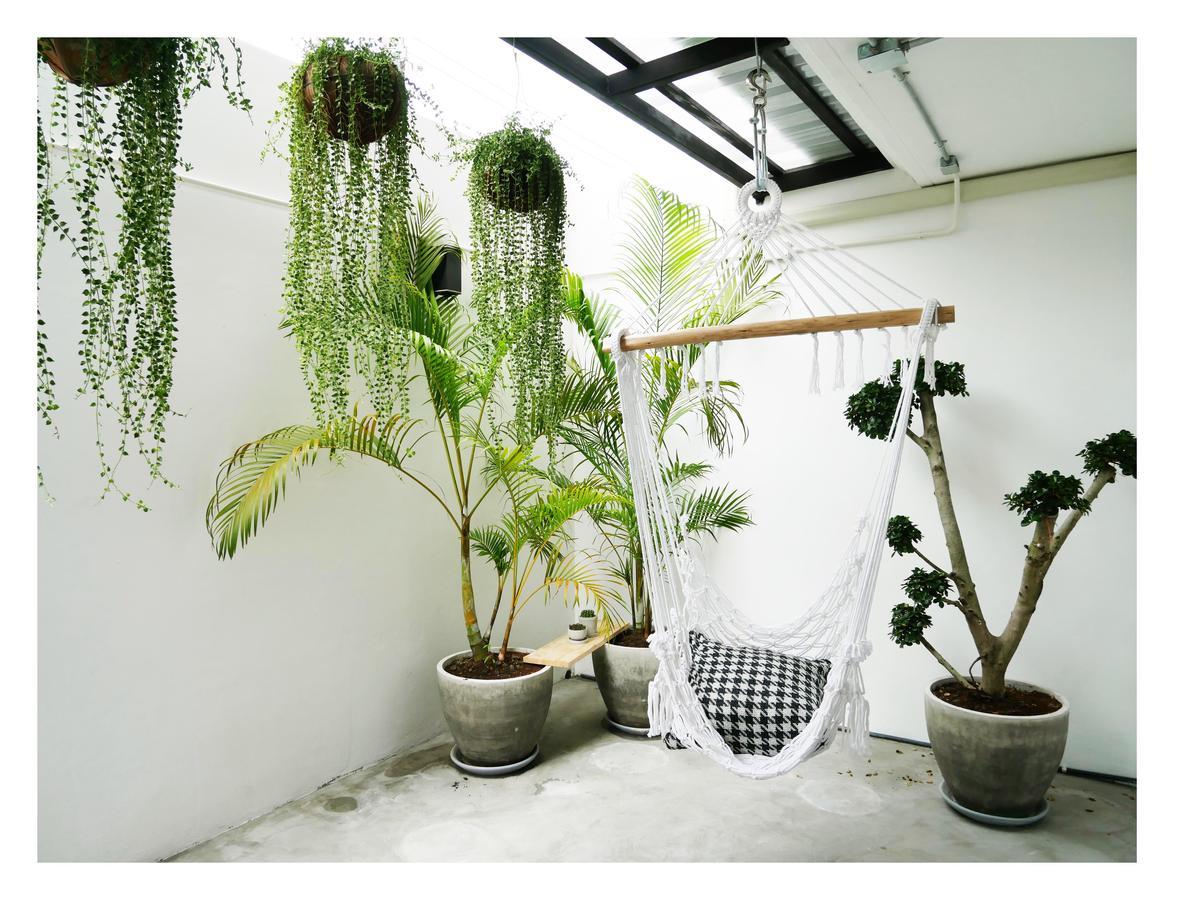 The Companion Hostel Bangkok Bagian luar foto