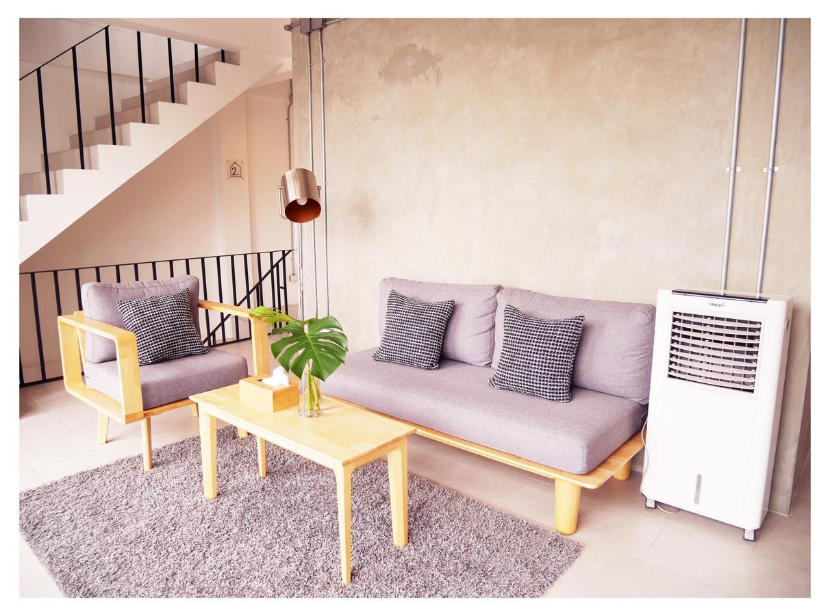 The Companion Hostel Bangkok Bagian luar foto