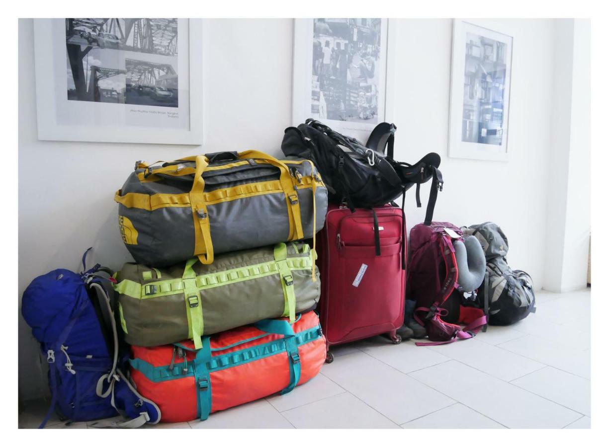 The Companion Hostel Bangkok Bagian luar foto