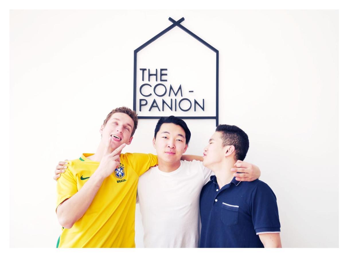 The Companion Hostel Bangkok Bagian luar foto