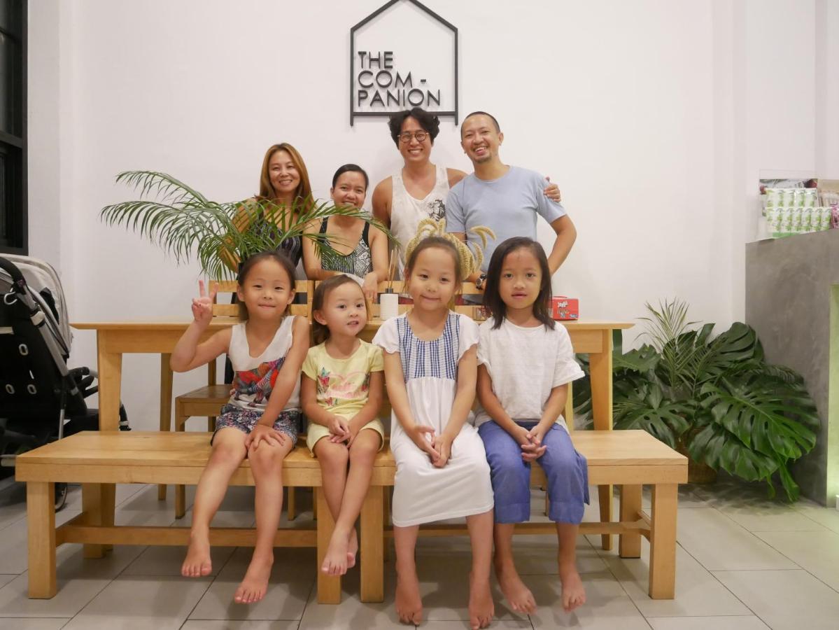 The Companion Hostel Bangkok Bagian luar foto